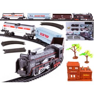 Elektryczna Kolejka Rail King – tory 286 cm i dworzec, parowóz z wagonem towarowym i 2 cysternami (skala 1:136)